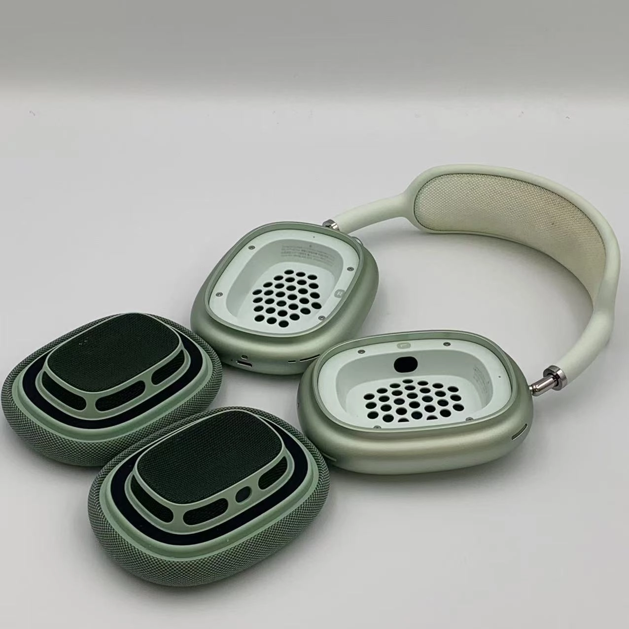 AirPods Max Green with Light Green Headband  グリーン MGYN3KH/A