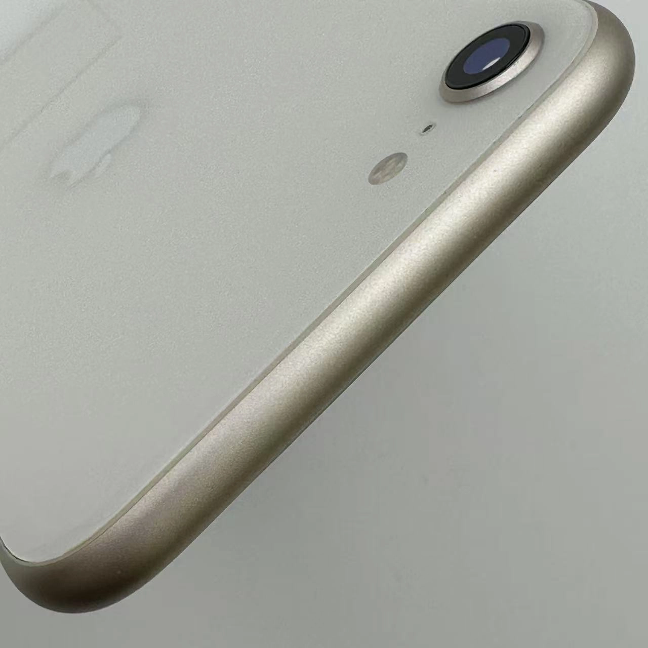 iPhoneSE 第3世代 64GB MMYD3J/A AU版SIMフリー 極美品