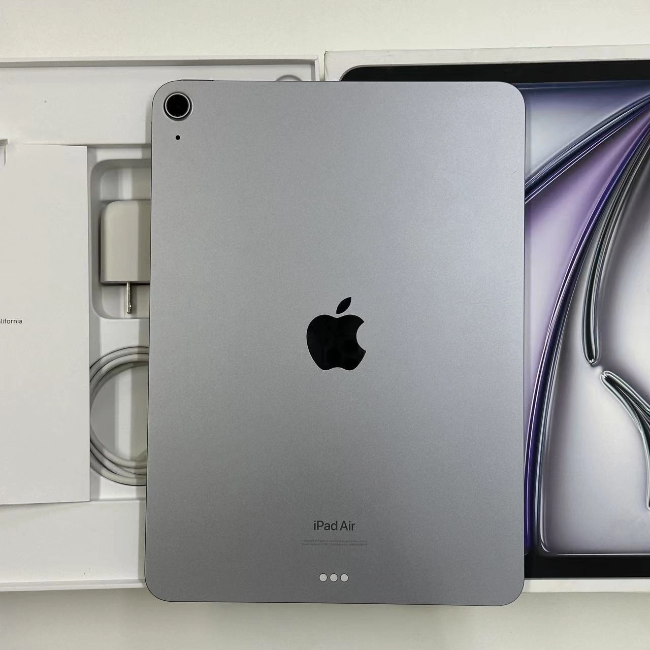 iPad Air 11インチ 第6世代 Wi-Fiモデル 128GB MUWC3J/A 美品
