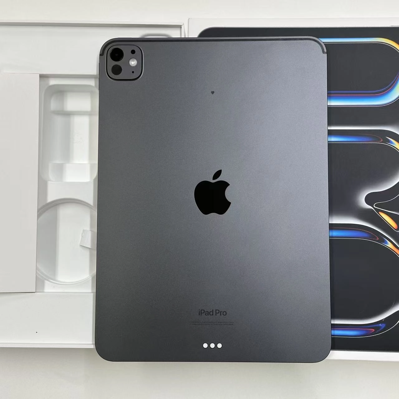 iPad Pro 11インチ 第5世代 Wi-Fiモデル 256GB PVV83J/A 美品