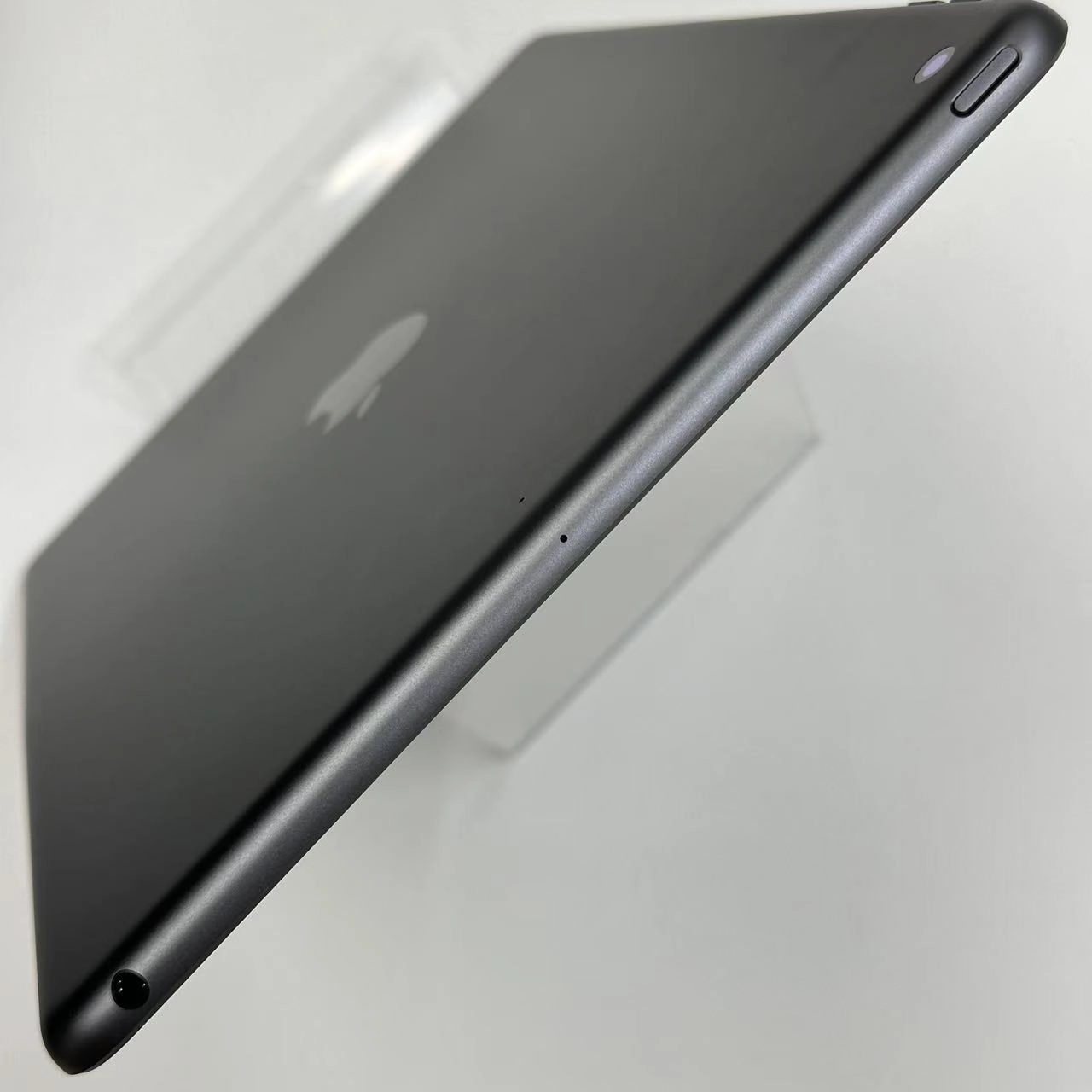 iPad 第7世代 Wi-Fiモデル 32GB MW742J/A 極美品