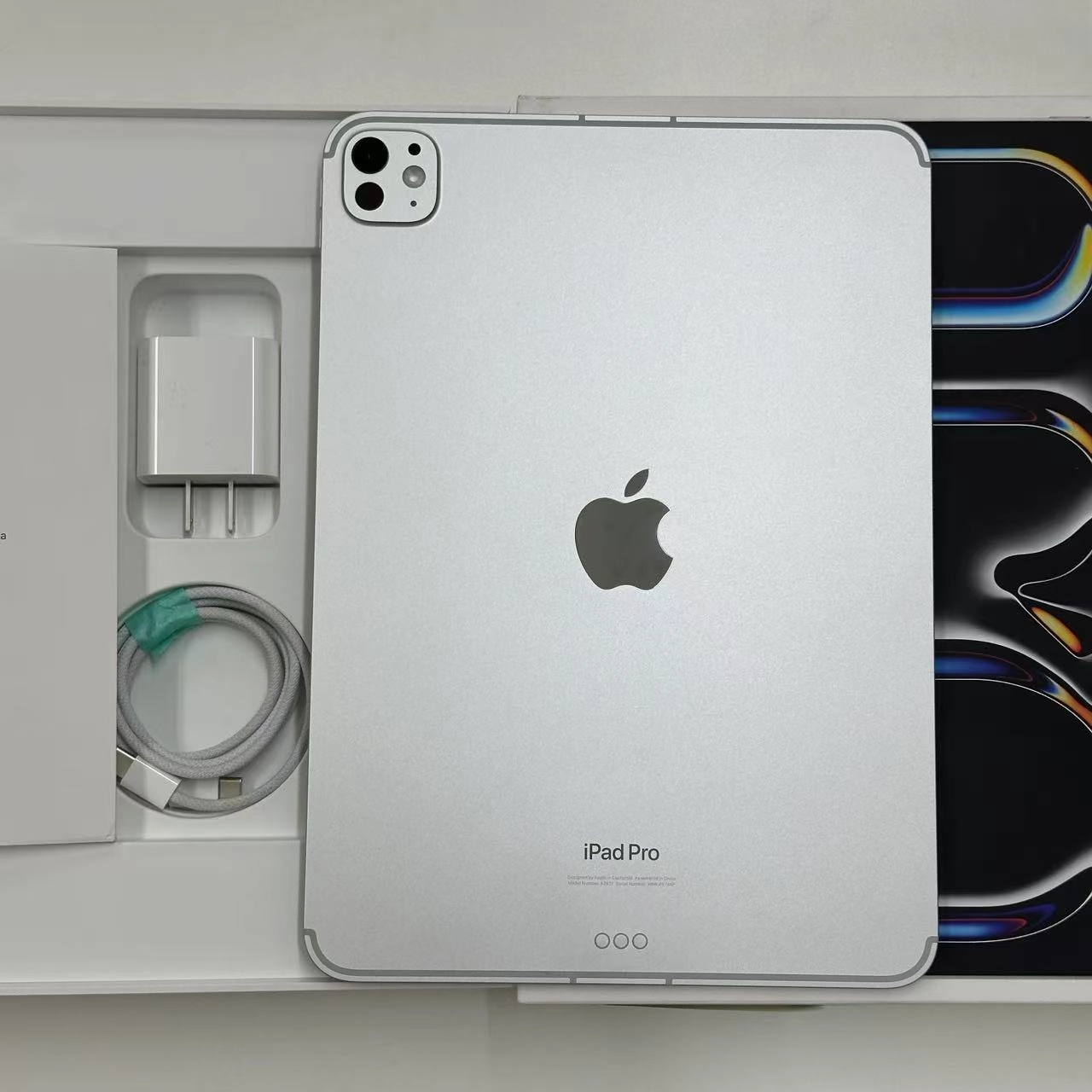 iPad Pro 11インチ 第5世代 Wi-Fi + Cellular 256GB MVW23J/A au版SIMフリー 新品同様