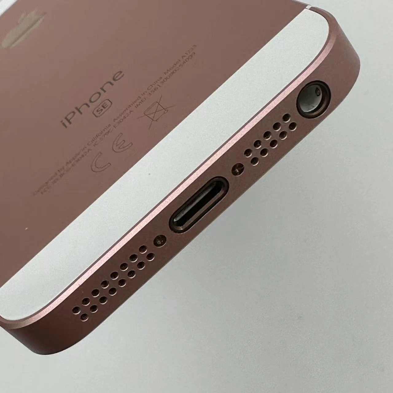 iPhoneSE 32GB ローズゴールド MP852J/A au版SIMフリー 美品