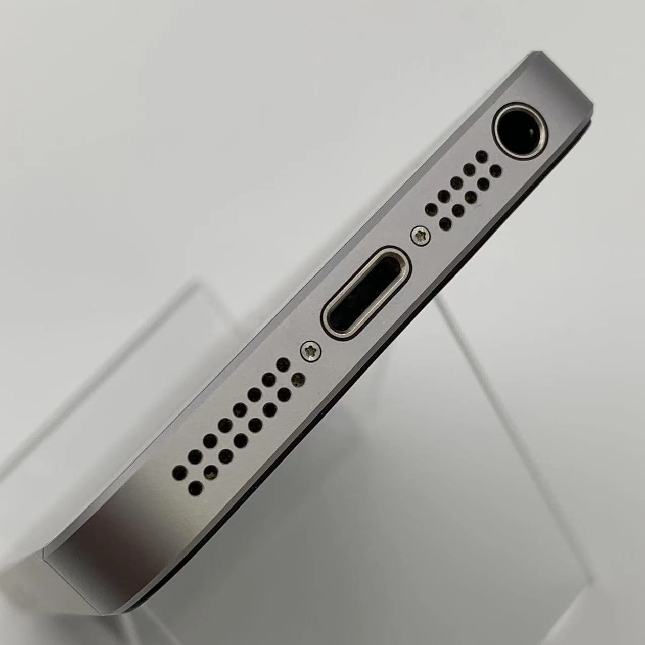 iPhoneSE 16GB スペースグレイ MLLN2J/A SoftBank版SIMフリー