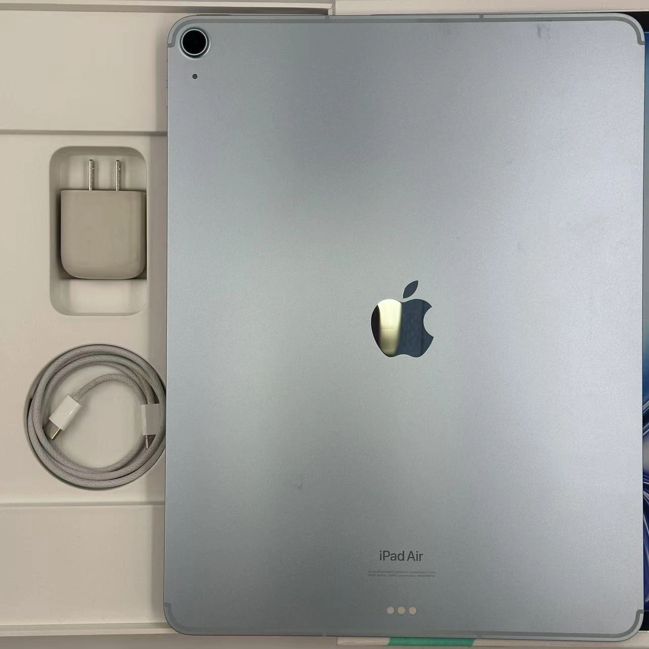 iPad Air 13インチ 第6世代 256GB MV6W3J/A au版SIMフリー 美品