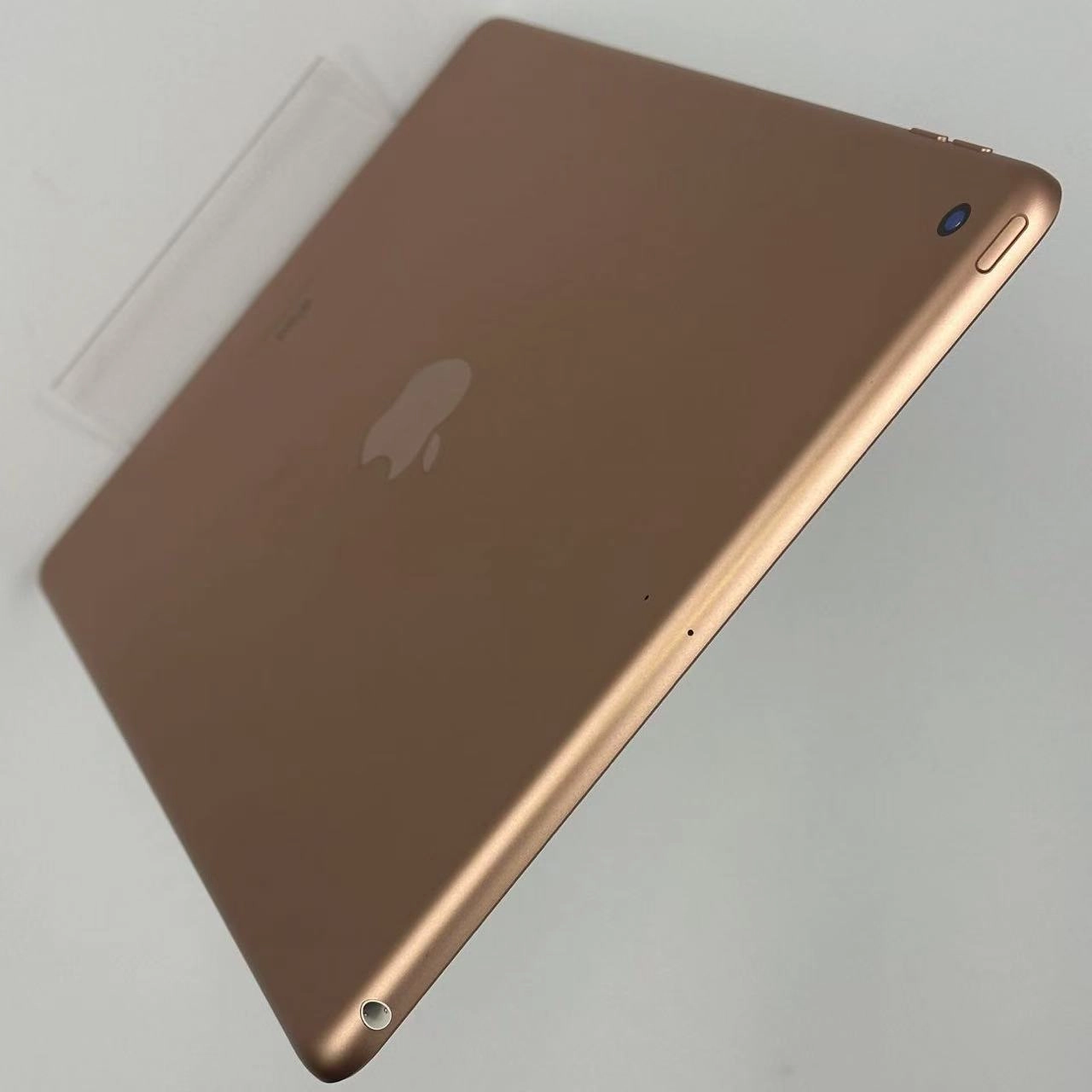 iPad 第8世代 Wi-Fiモデル 128GB MYLF2J/A 極美品