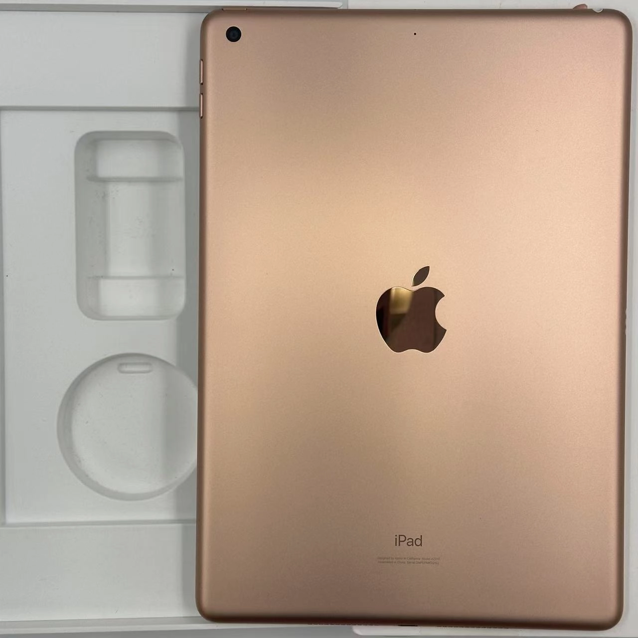 iPad 第8世代 Wi-Fiモデル 128GB MYLF2J/A 極美品