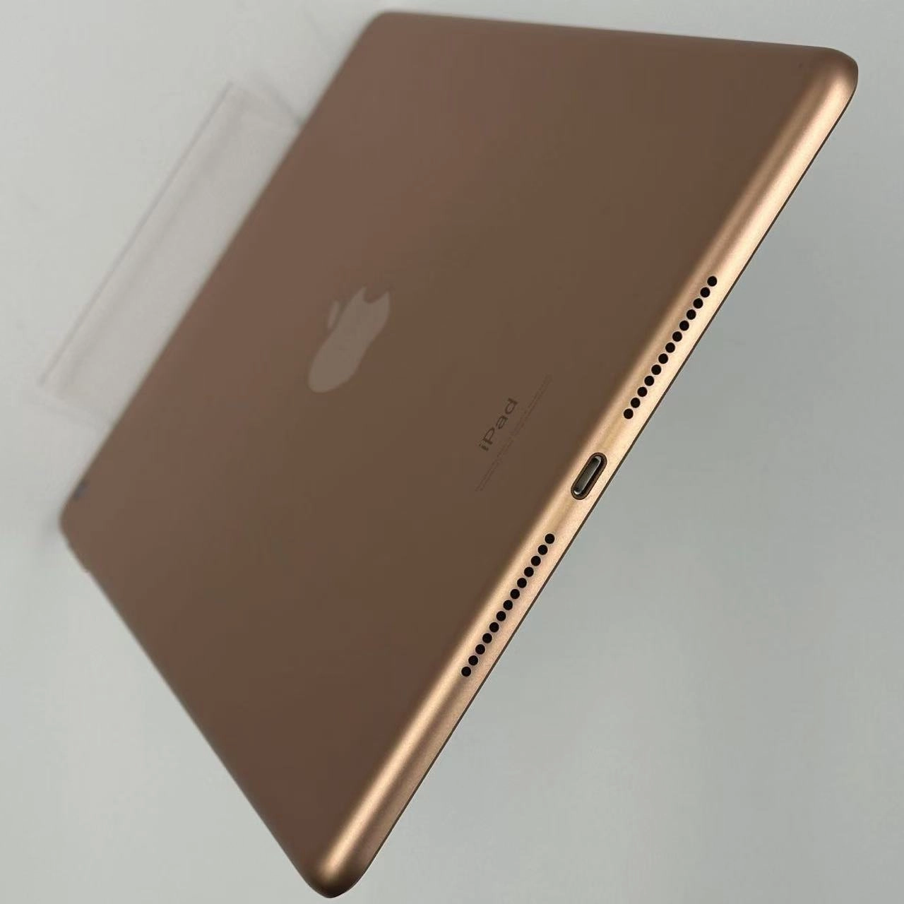 iPad 第8世代 Wi-Fiモデル 128GB MYLF2J/A 極美品