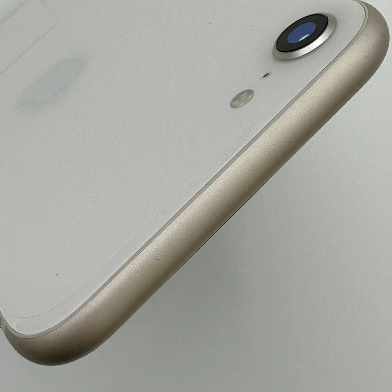 iPhoneSE 第3世代 64GB MMYD3J/A docomo版SIMフリー 極美品