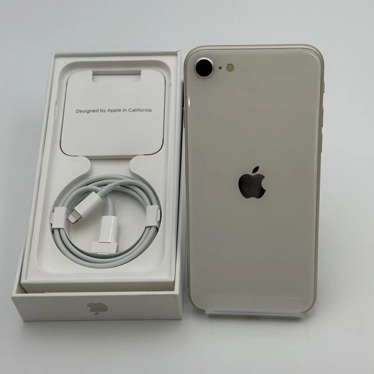 iPhoneSE 第3世代 64GB MMYD3J/A docomo版SIMフリー 極美品