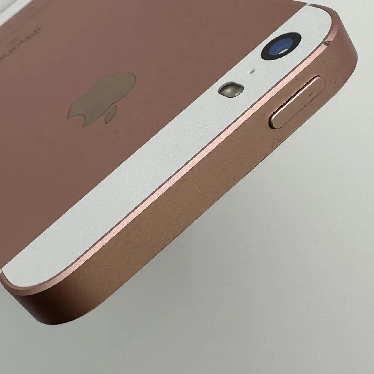 iPhoneSE 64GB ローズゴールド MLXQ2J/A au版SIMフリー