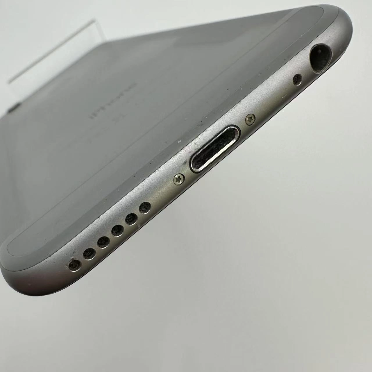 iPhone6 64GB MG4F2J/A docomo スペースグレイ