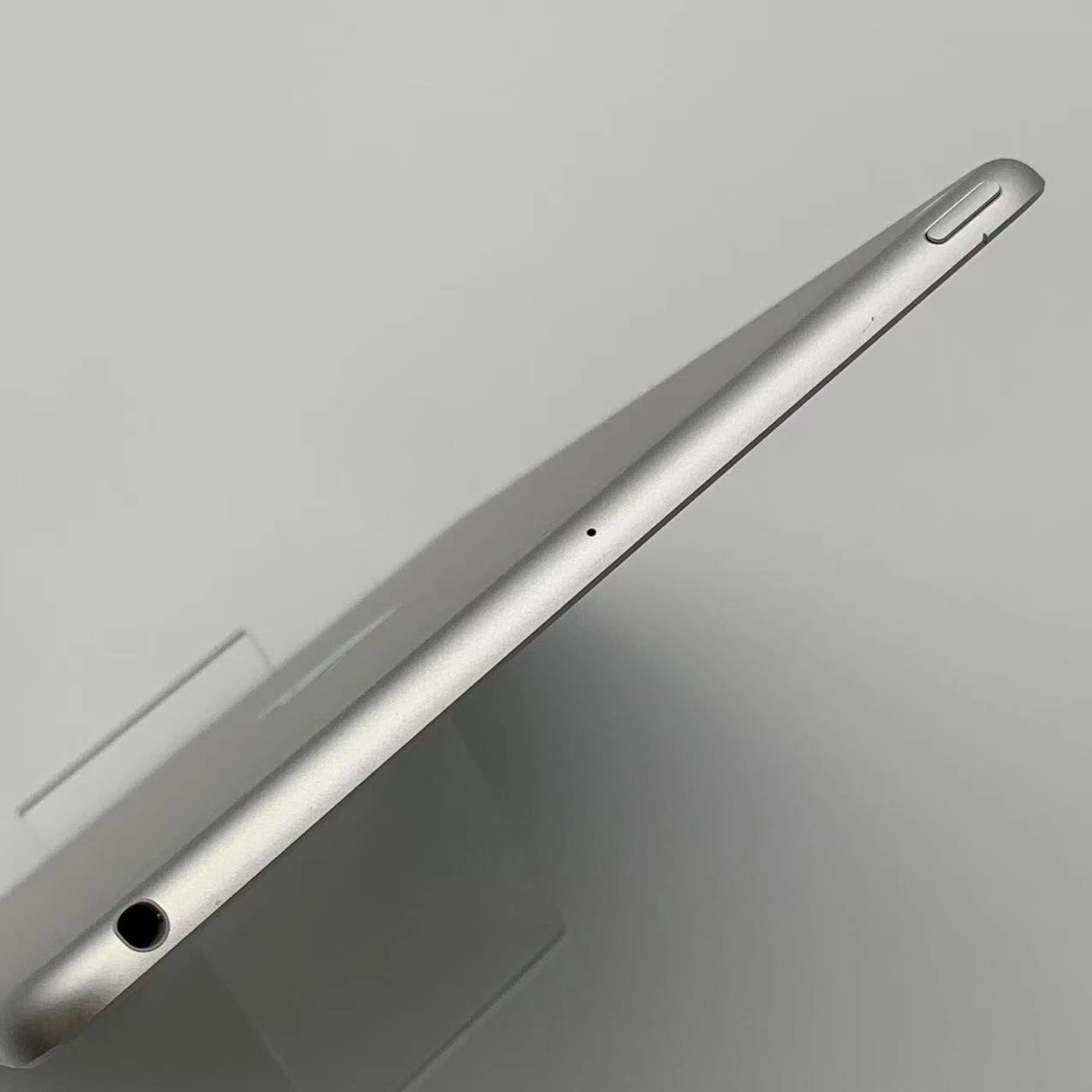 iPad mini 第5世代 Wi-Fiモデル 64GB シルバー MUQX2KH/A