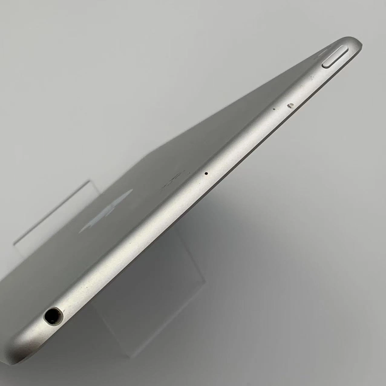 iPad mini 第5世代 Wi-Fiモデル 64GB シルバー MUQX2ZP/A