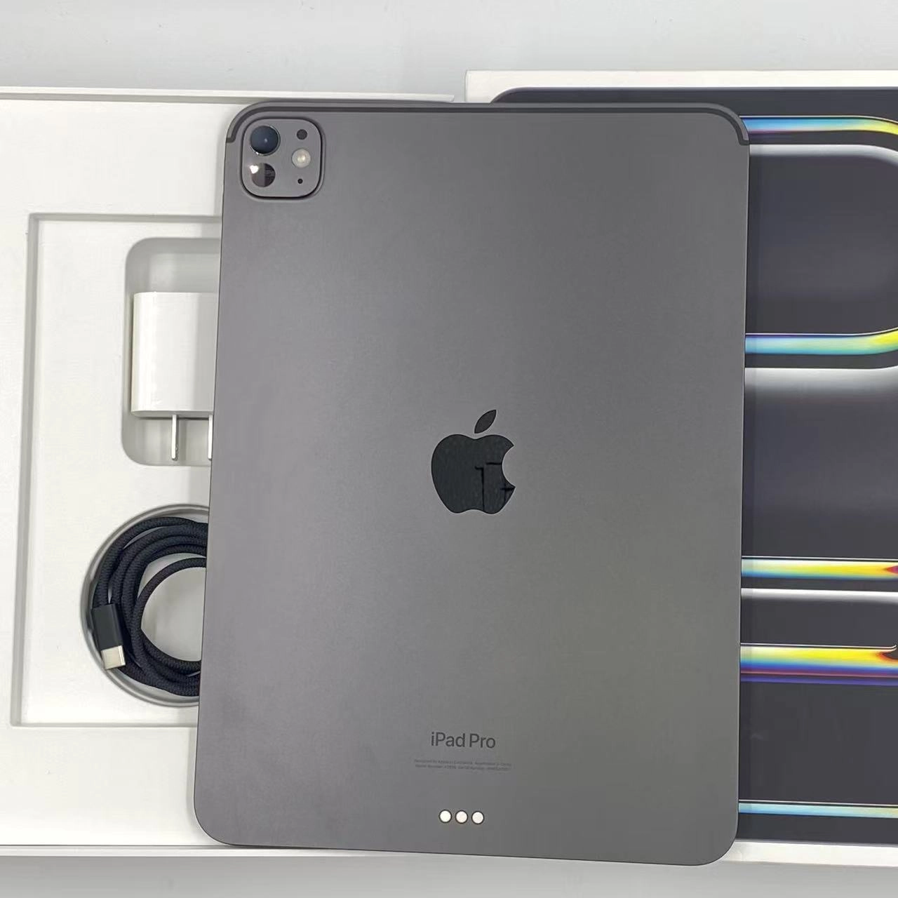 iPad Pro 11インチ 第5世代 256GB Wi-Fiモデル MVV83J/A 新品同様