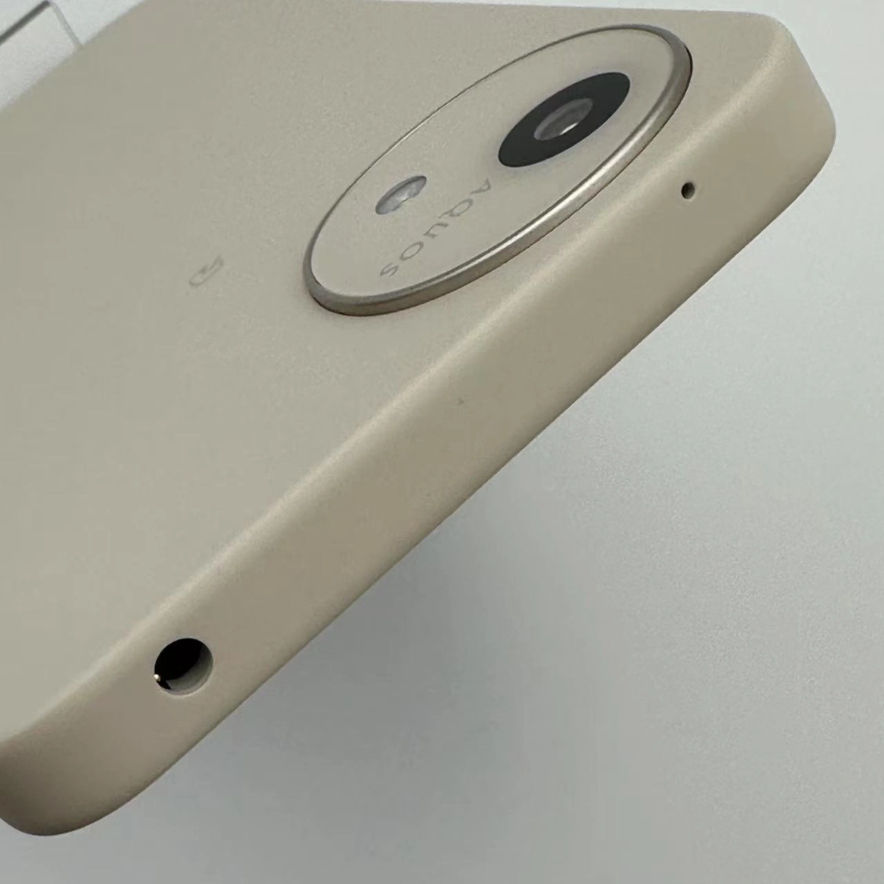 AQUOS wish4 4GB 64GB SH-52E docomo版SIMフリー 新品同様 ホワイト