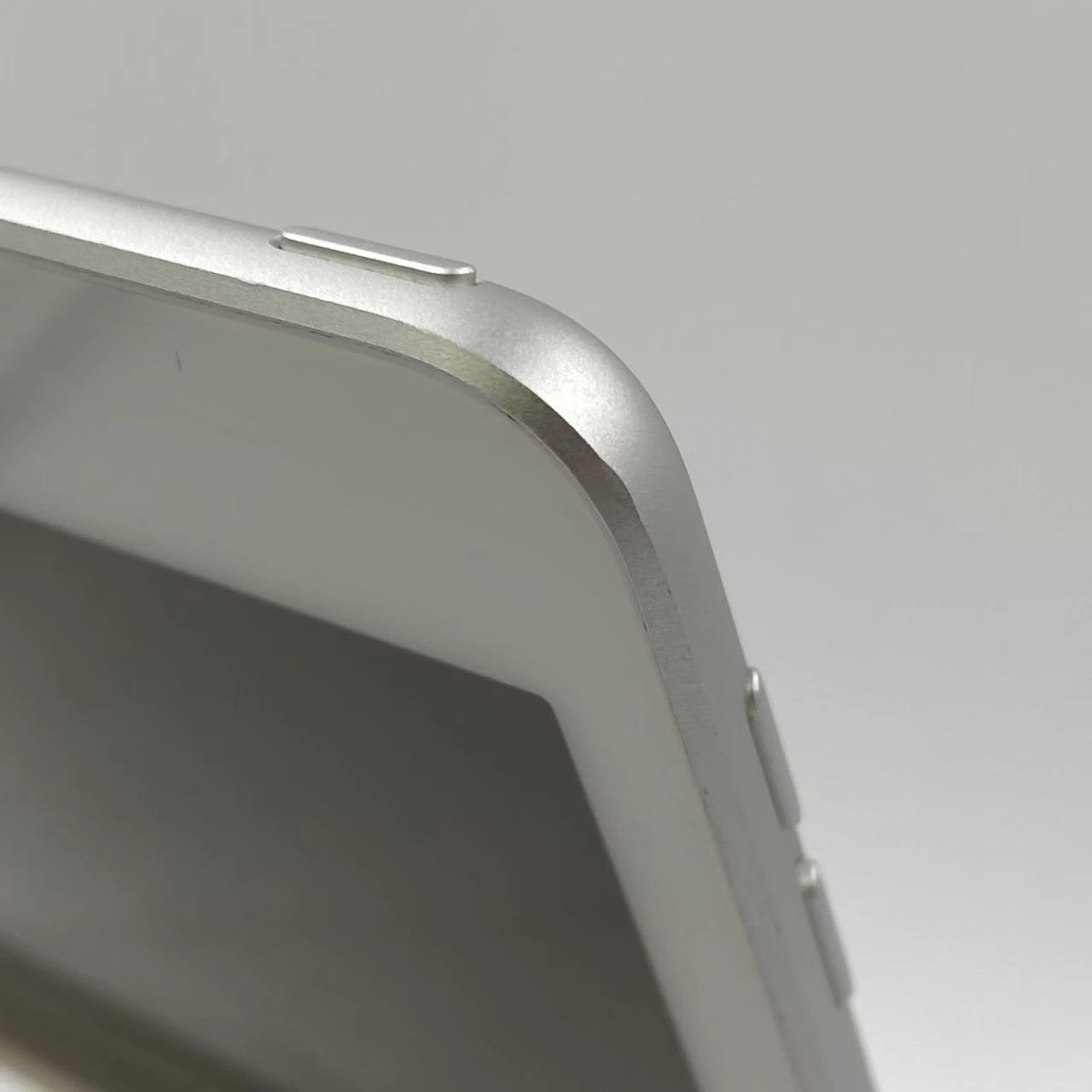 iPad 第8世代 Wi-Fiモデル 128GB MYLE2J/A 訳あり品