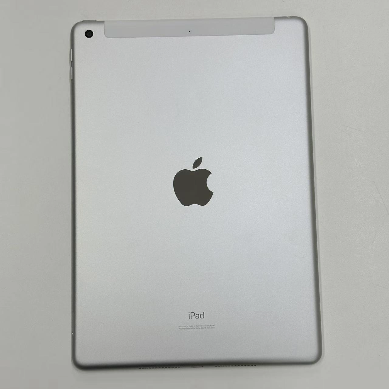 iPad 第7世代 Wi-Fi+Cellularモデル 32GB MW6C2J/A SoftBank版SIMフリー 極美品