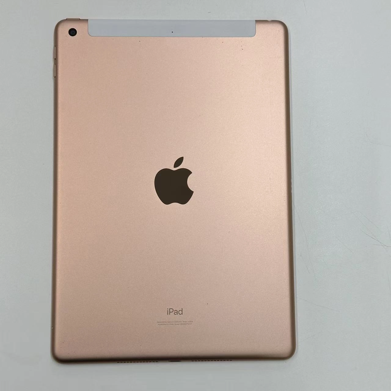 iPad 第8世代 32GB MYMK2J/A au版SIMフリー