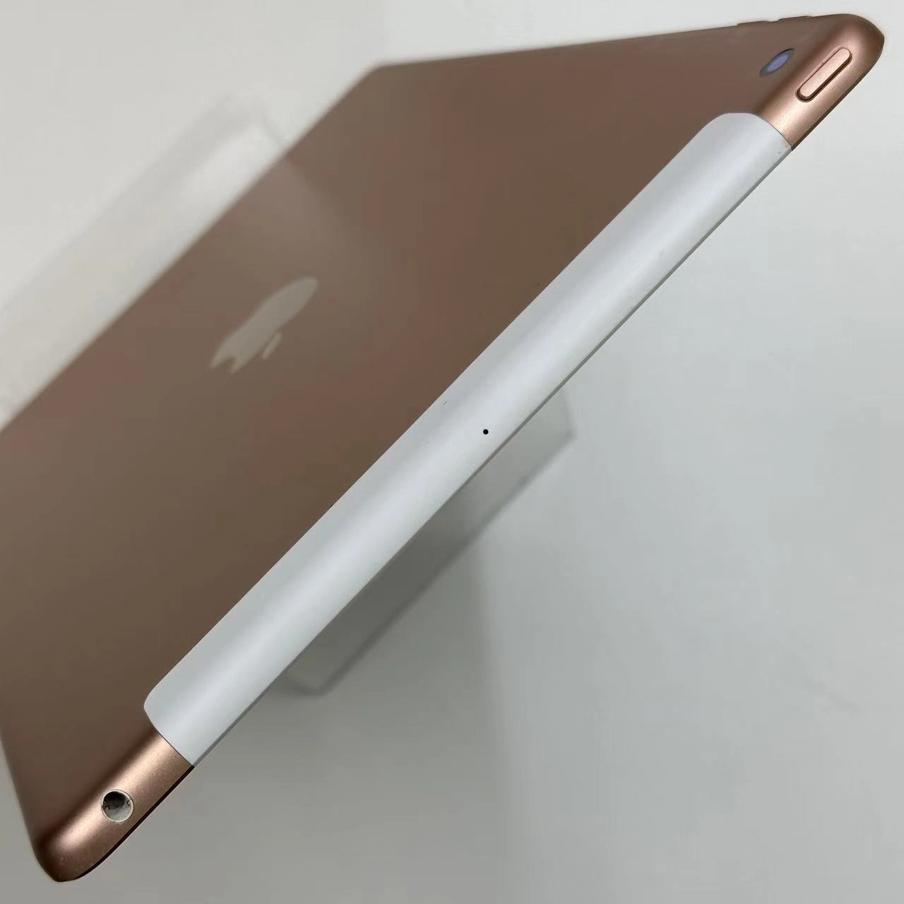 iPad 第8世代 32GB MYMK2J/A au版SIMフリー