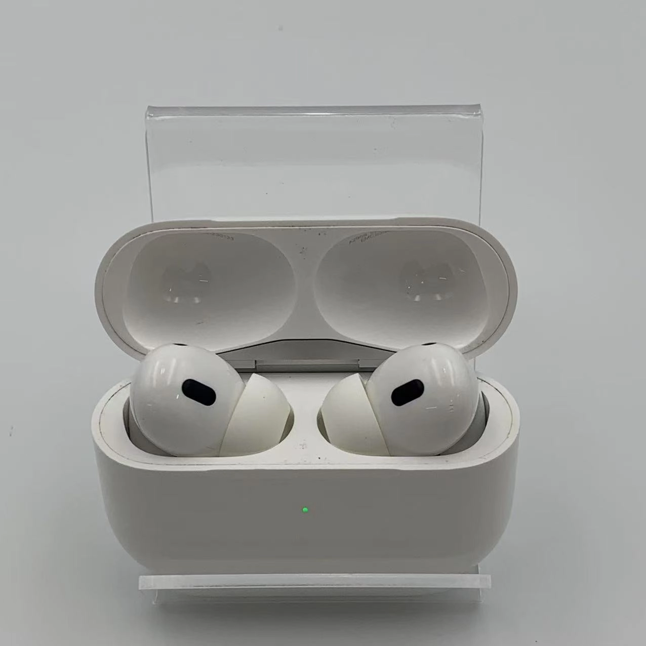 AirPods Pro 第2世代 MagSafe充電ケース(USB-C)付き ホワイト MTJV3J/A