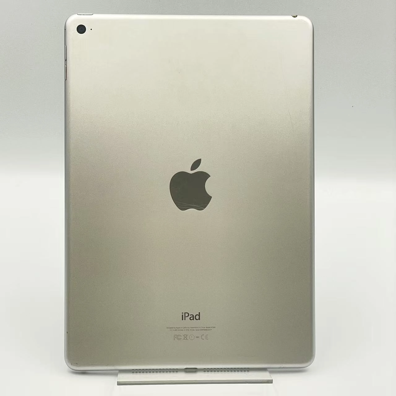 iPad Air 第2世代 Wi-Fiモデル 64GB シルバー MGKM2J/A