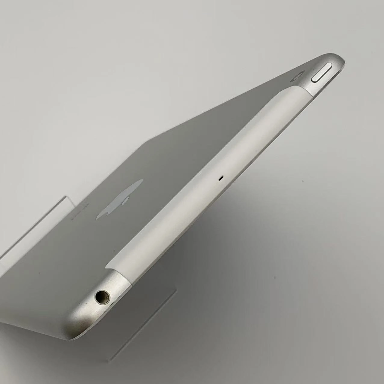 iPad mini 第3世代 Wi-Fi+Cellular 16GB NGHW2J/A SIMフリー 訳あり品 シルバー