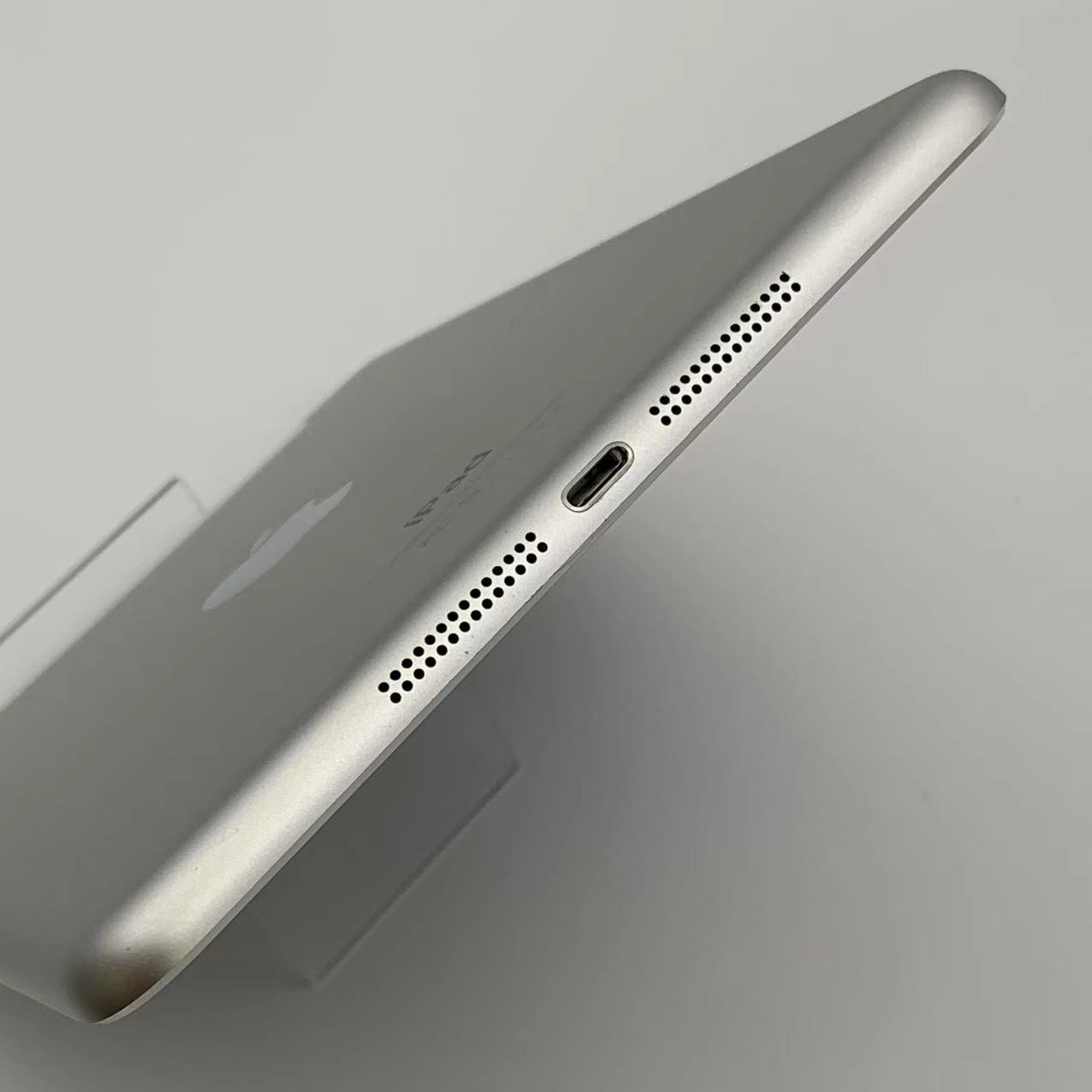 iPad mini 第3世代 Wi-Fi+Cellular 16GB NGHW2J/A SIMフリー 訳あり品 シルバー