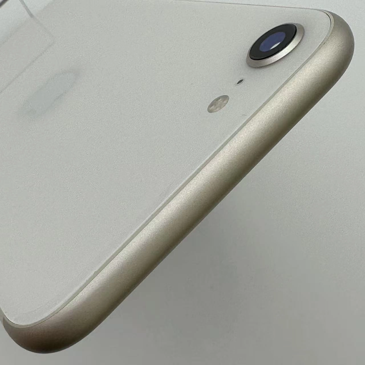 iPhoneSE 第3世代 64GB MMYD3J/A au版SIMフリー 美品