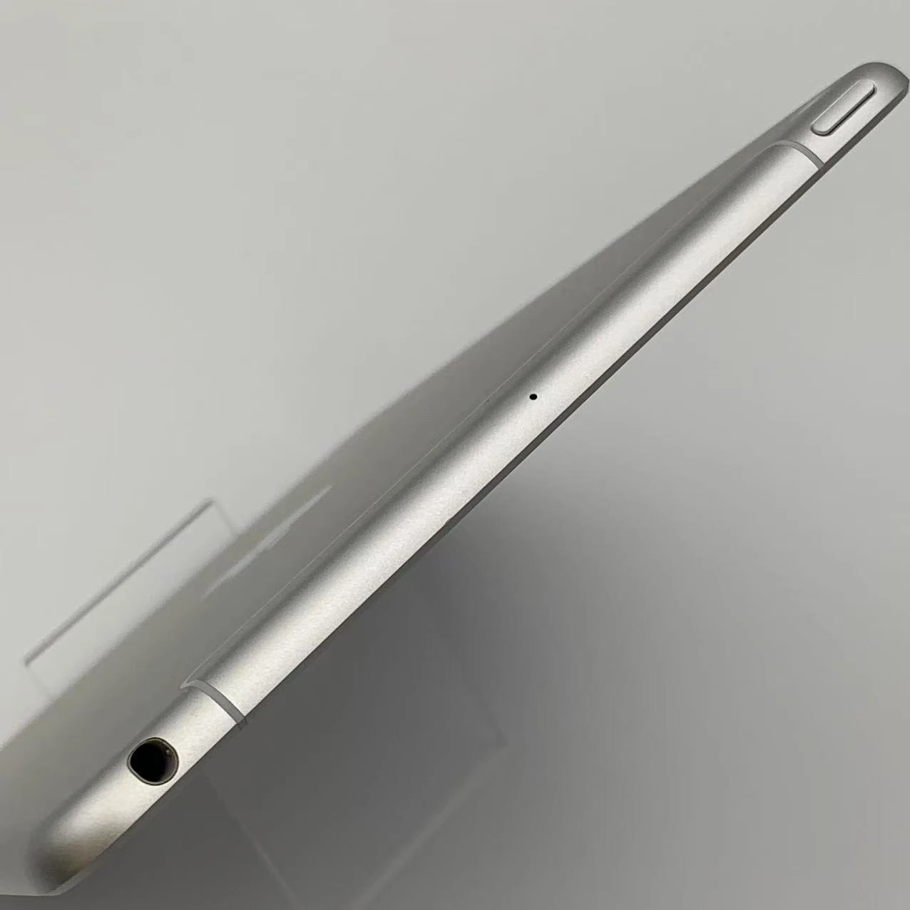 iPad mini 第5世代 Wi-Fi+Cellular モデル 256GB  MUXD2KH/A 海外版SIMフリー シルバー