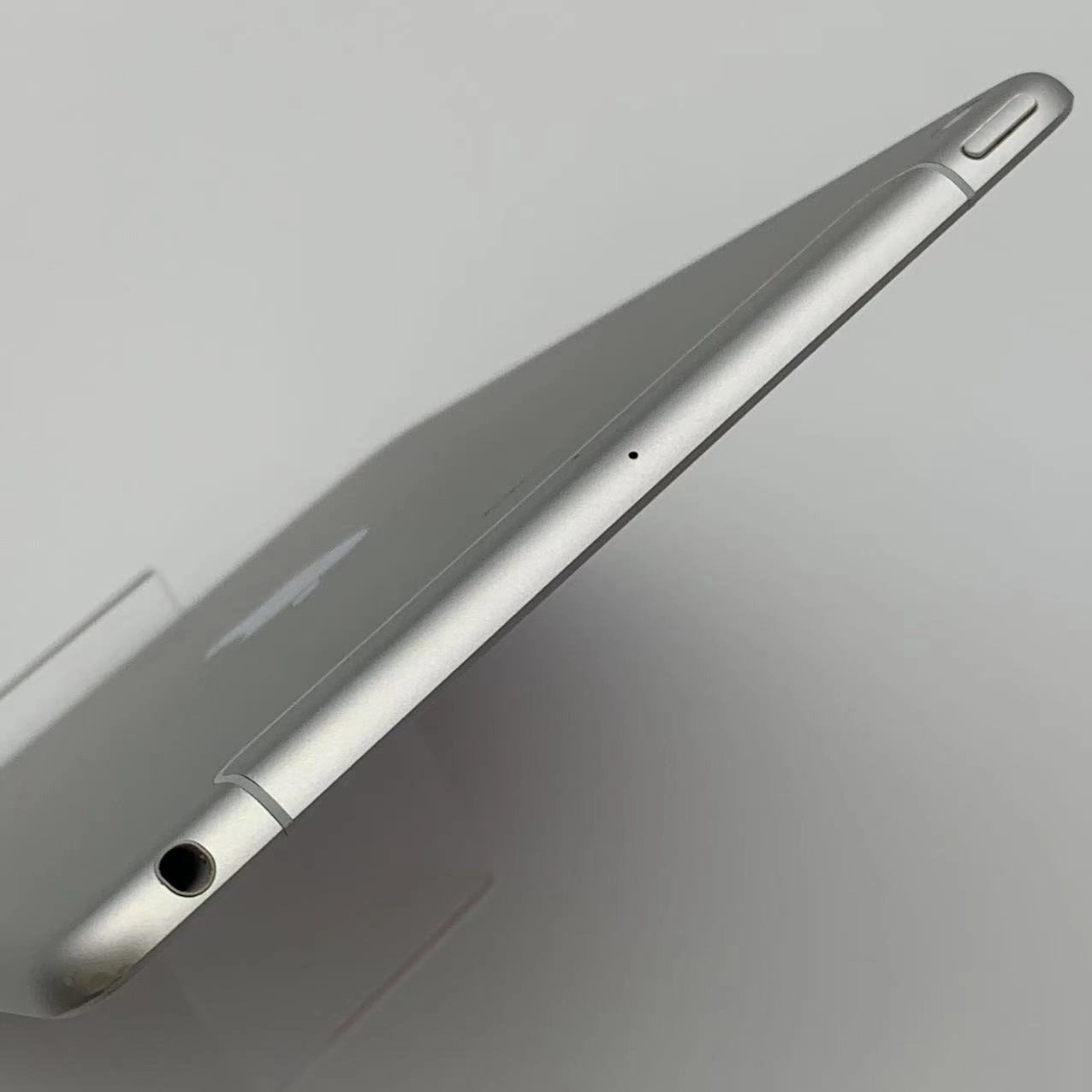 iPad mini 第5世代 Wi-Fi+Cellular モデル 256GB  MUXD2ZP/A 海外版SIMフリー シルバー