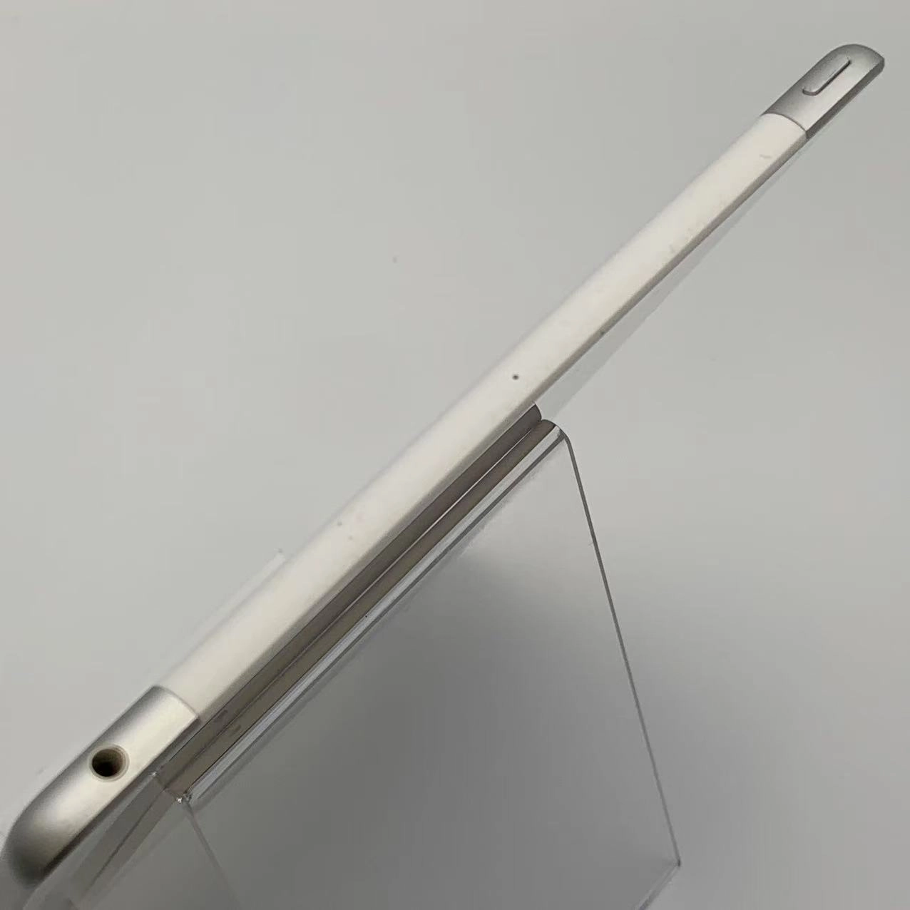 iPad 第8世代 Wi-Fi+Cellularモデル 32GB MYMJ2J/A  au版SIMフリー