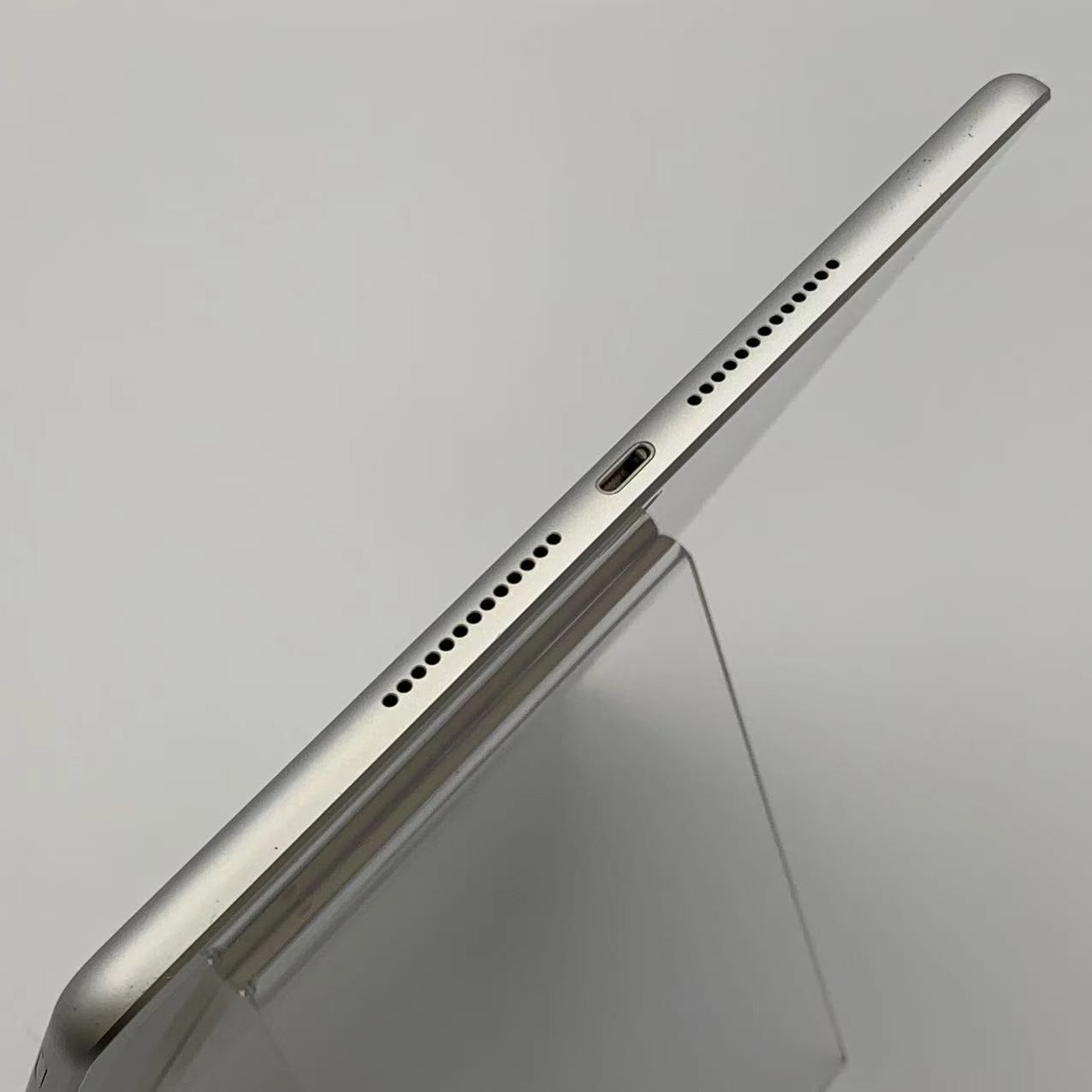 iPad 第8世代 Wi-Fi+Cellularモデル 32GB MYMJ2J/A  au版SIMフリー