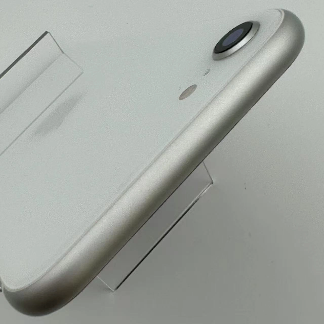 iPhoneSE 第2世代 256GB MXVU2J/A Apple版SIMフリー 訳あり品 ホワイト