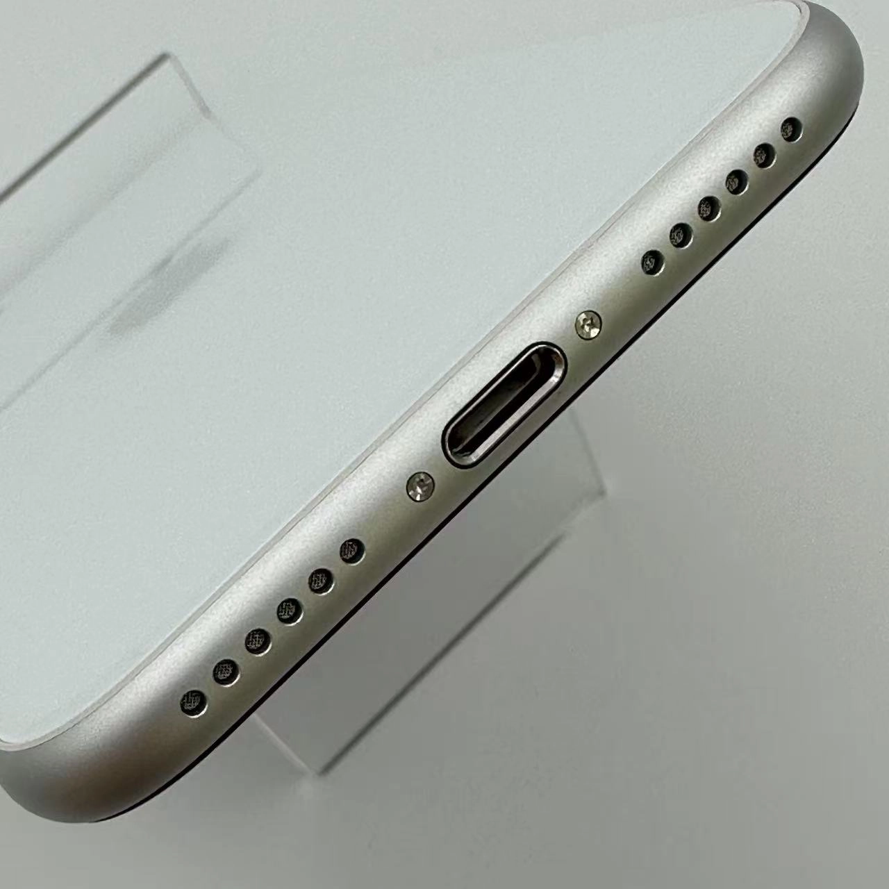 iPhoneSE 第2世代 256GB ホワイト MXVU2J/A Apple版SIMフリー 訳あり品