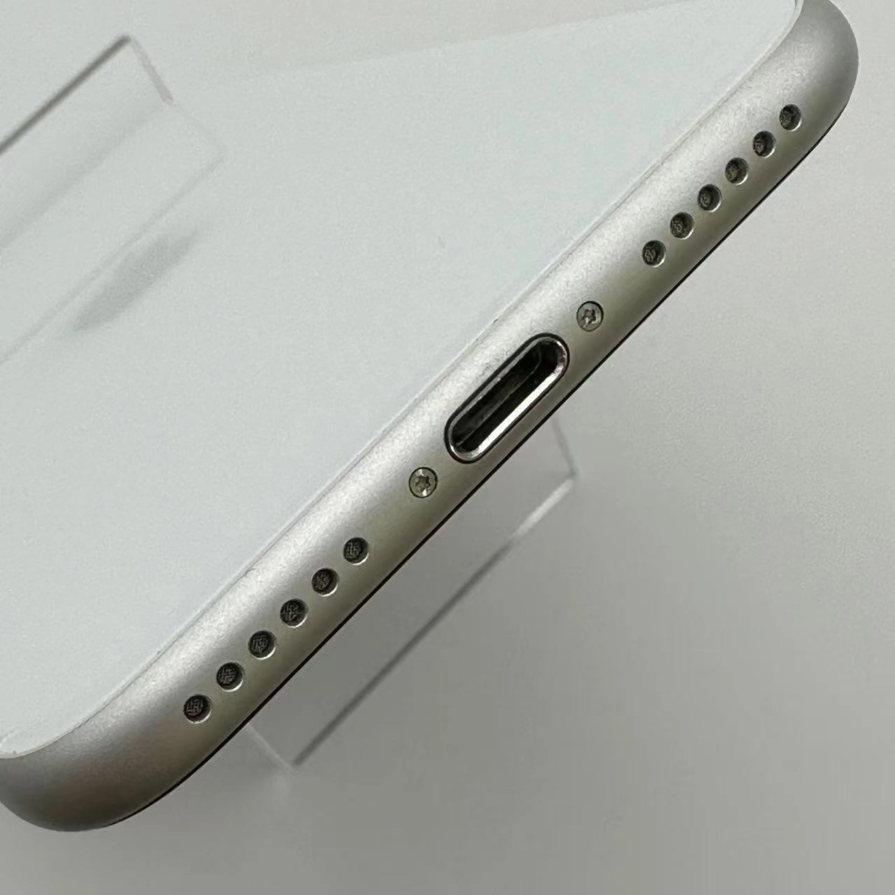 iPhoneSE 第2世代 256GB MXVU2J/A Apple版SIMフリー 訳あり品 ホワイト