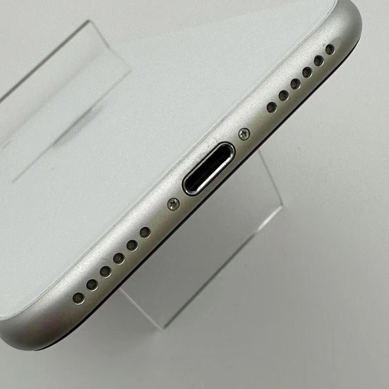 iPhoneSE 第2世代 256GB NXVU2J/A AU版SIMフリー 訳あり品 ホワイト au