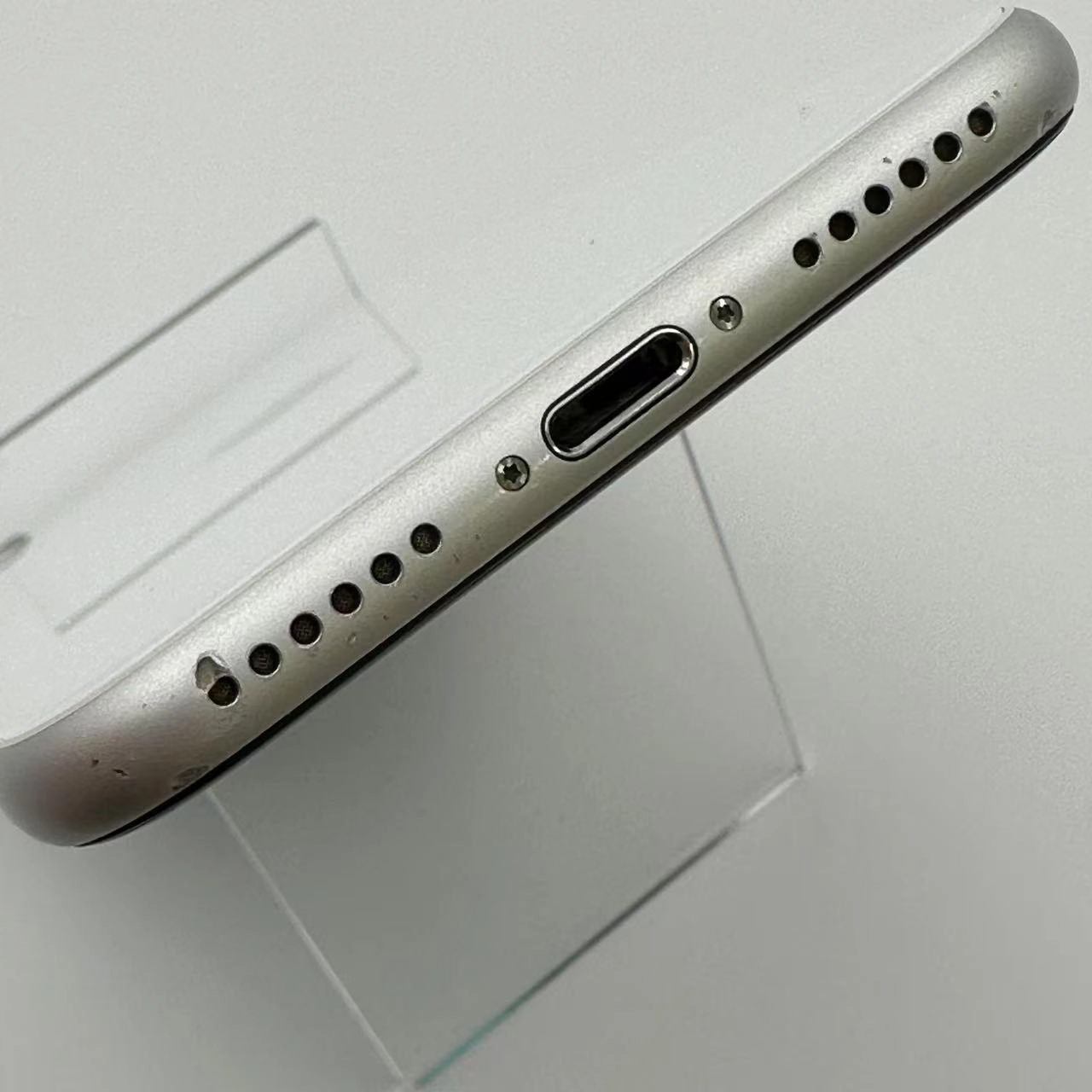 iPhoneSE 第2世代 256GB MXVU2J/A Apple版SIMフリー 訳あり品 ホワイト