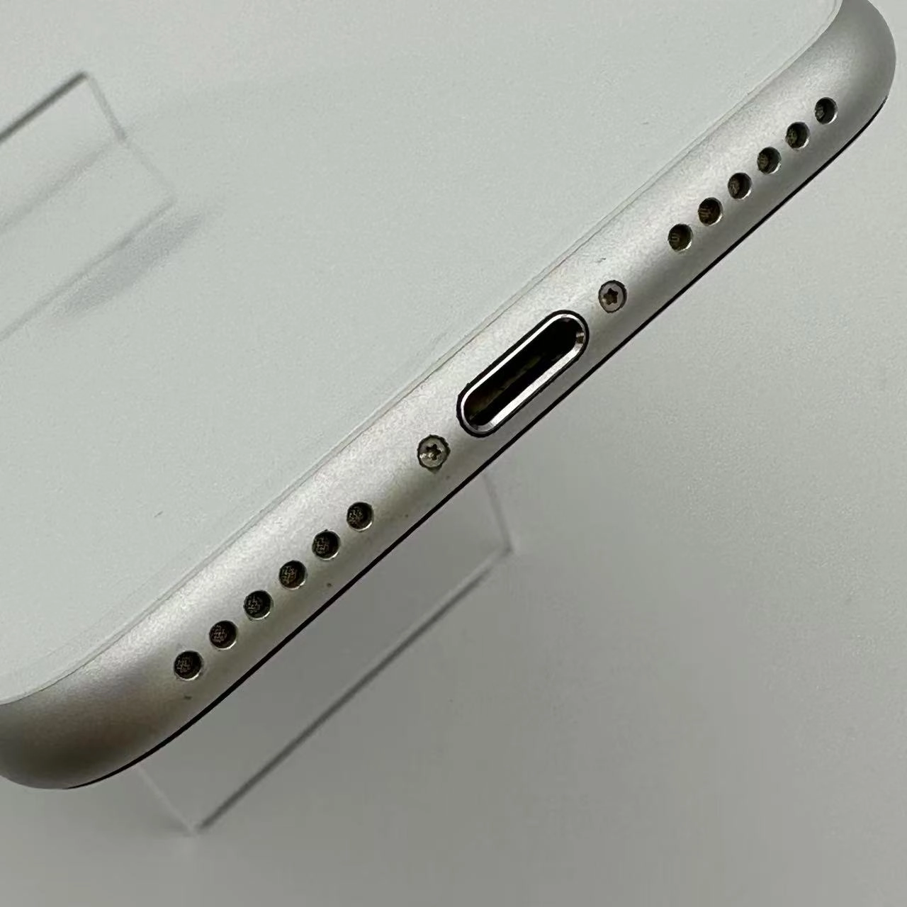 iPhoneSE 第2世代 256GB MXVU2J/A AU版SIMフリー 訳あり品 ホワイト au