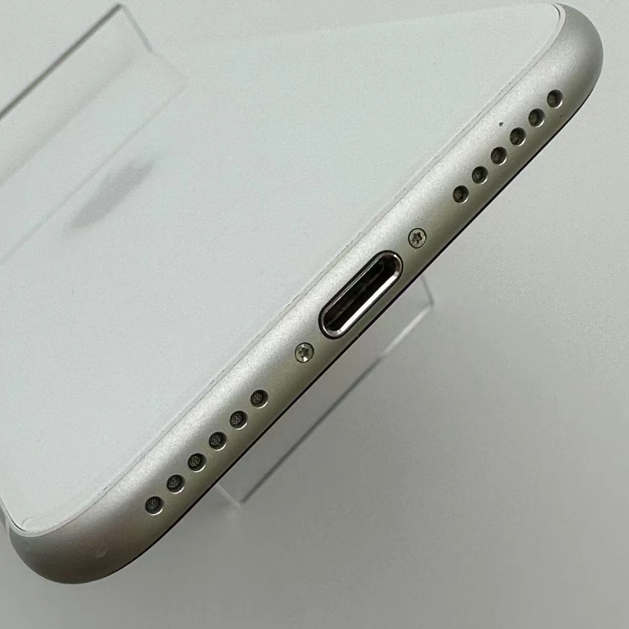 iPhoneSE 第2世代 256GB ホワイト MXVU2J/A AU版SIMフリー 訳あり品 au