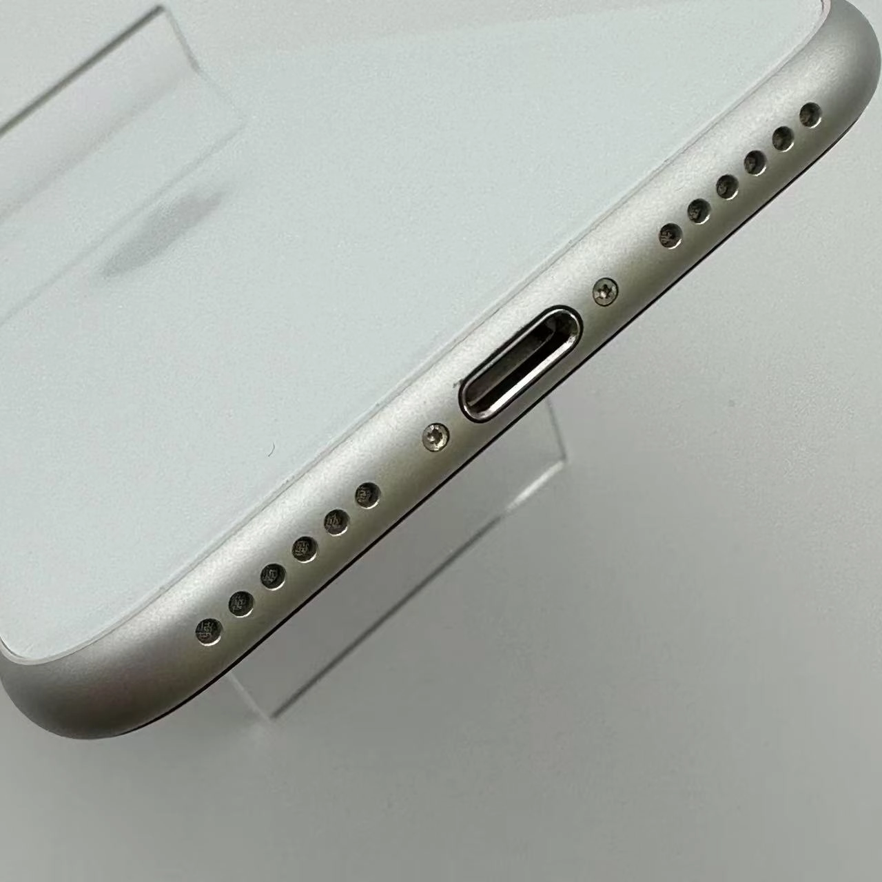 iPhoneSE 第2世代 256GB MHGX3J/A Apple版SIMフリー 訳あり品 ホワイト