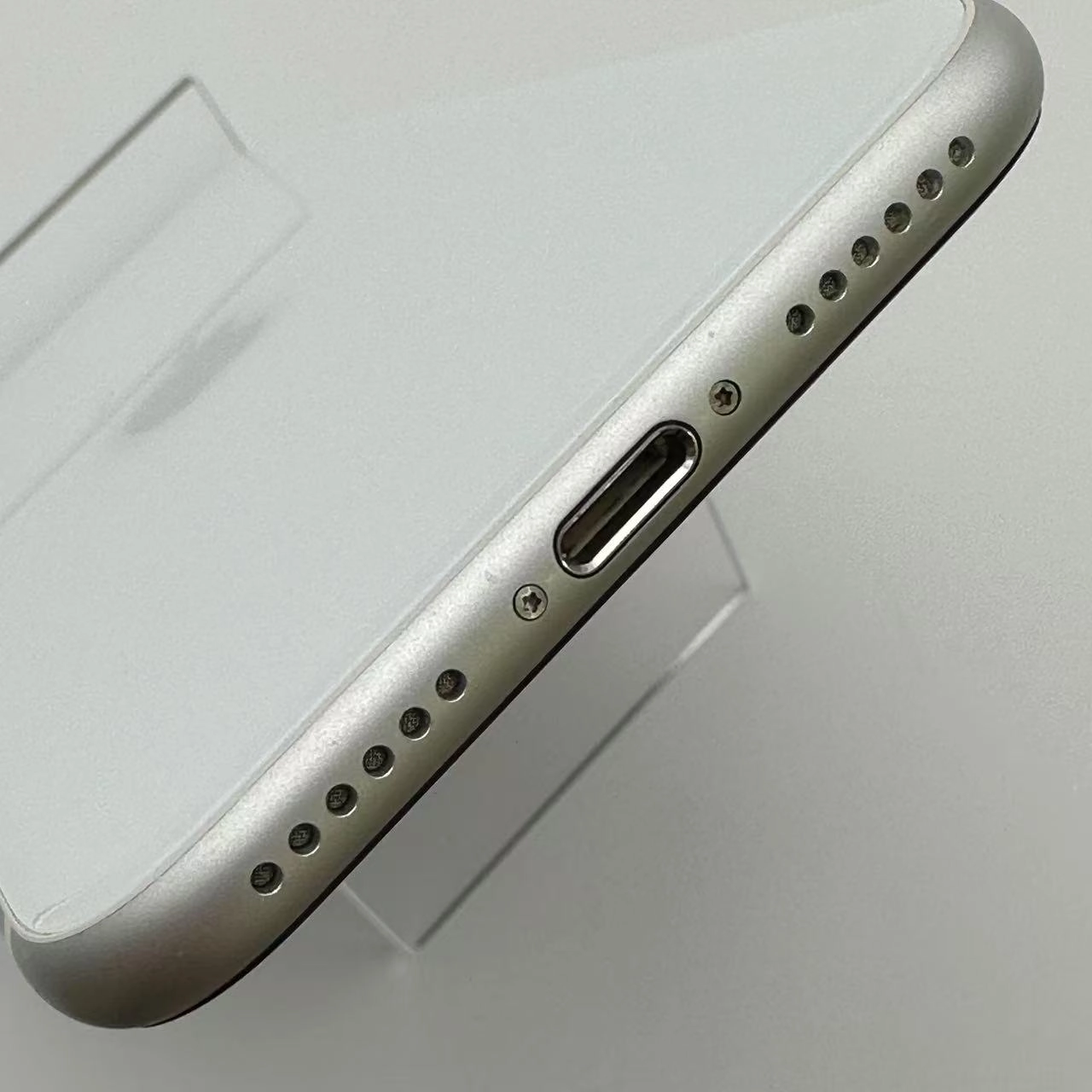 iPhoneSE 第2世代 256GB MXVU2J/A Apple版SIMフリー 訳あり品 ホワイト