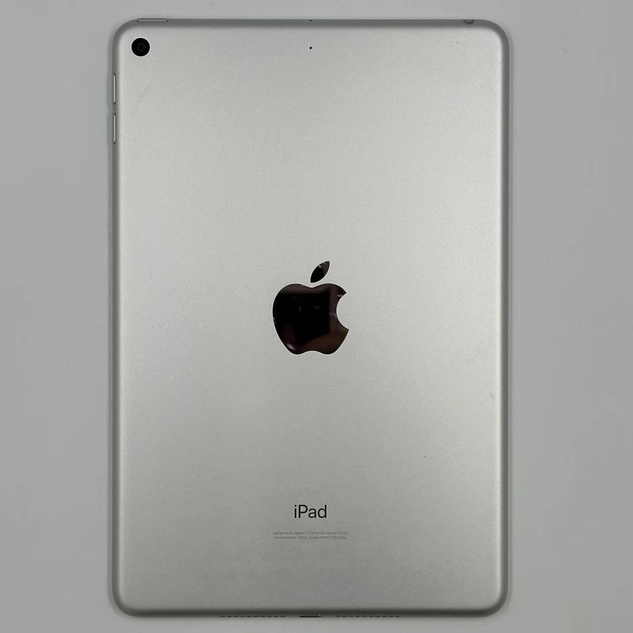 iPad mini 第5世代 海外版Wi-Fiモデル 64GB シルバー MUQX2TH/A 美品