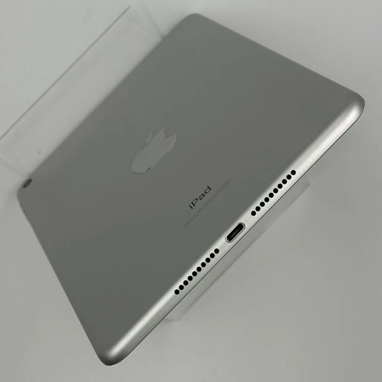 iPad mini 第5世代 海外版Wi-Fiモデル 64GB シルバー MUQX2TH/A 美品