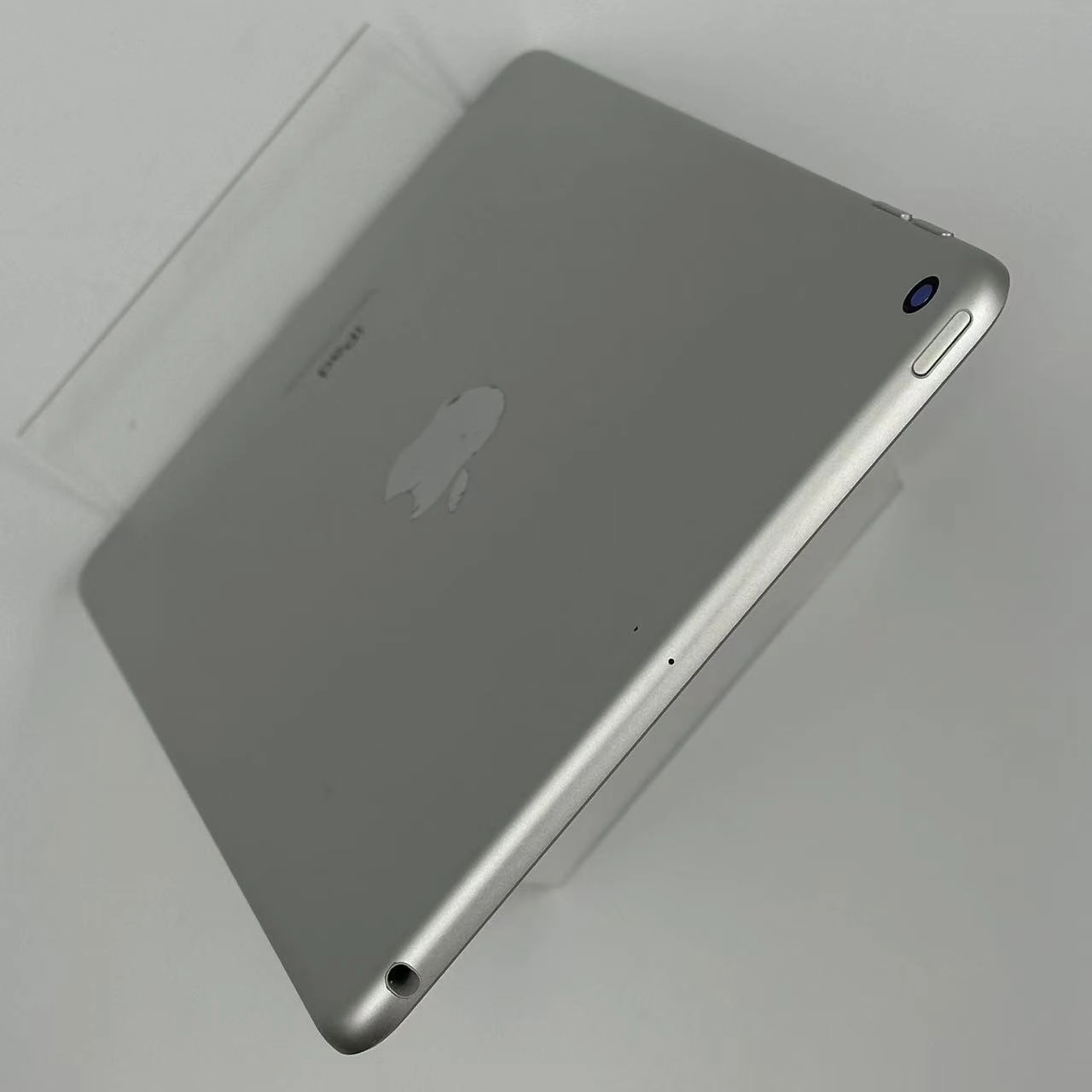 iPad mini 第5世代 海外版Wi-Fiモデル 64GB シルバー MUQX2TH/A 美品