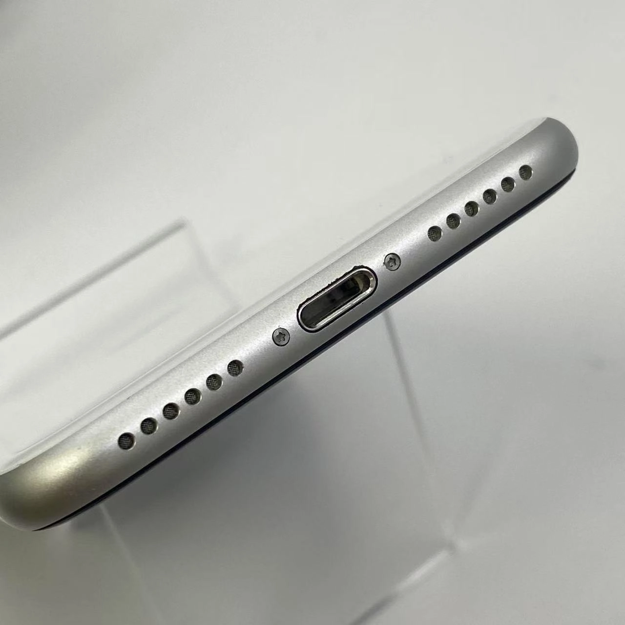 iPhoneSE 第2世代 256GB MHGX3J/A Apple版SIMフリー極美品 ホワイト