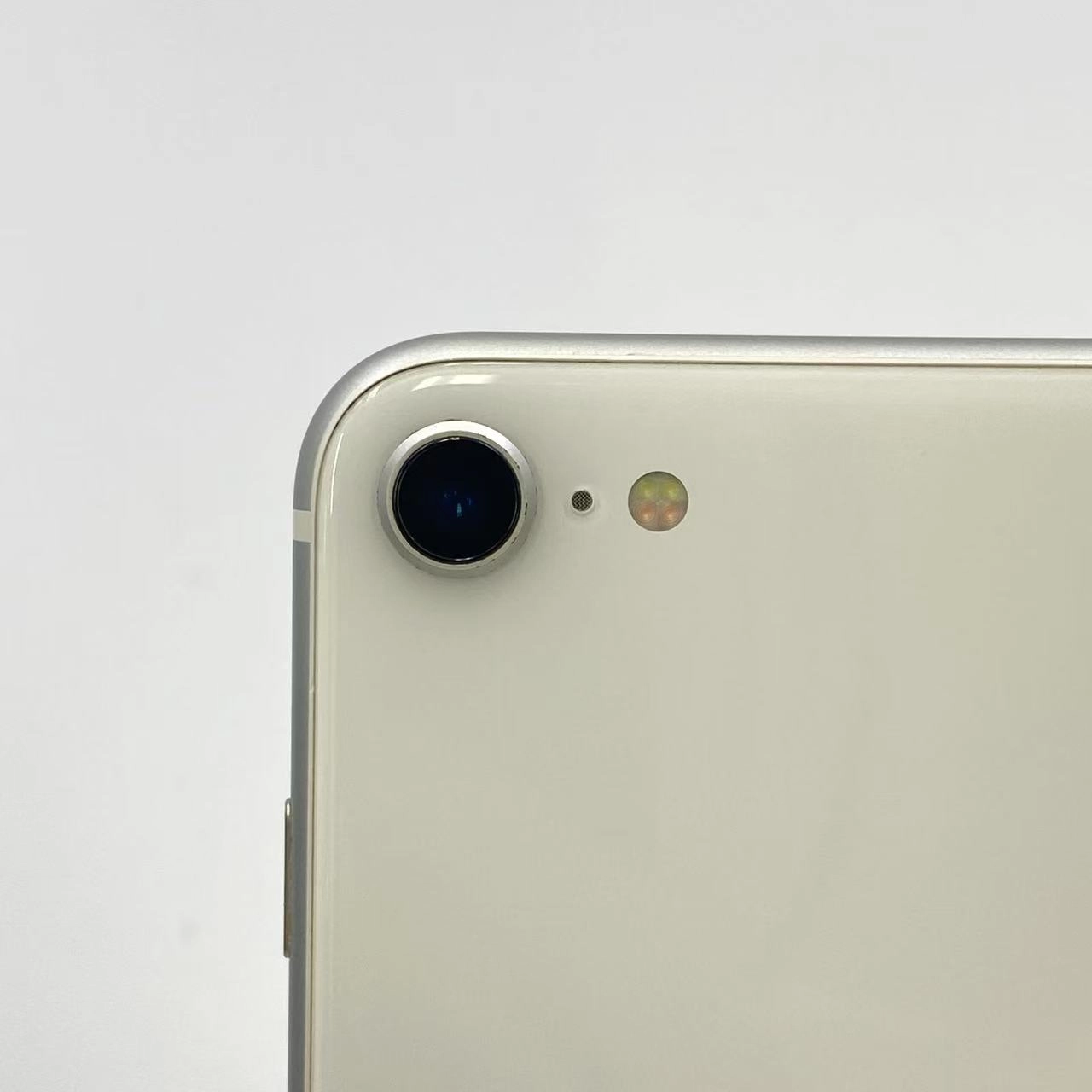 iPhoneSE 第2世代 256GB MXVU2J/A docomo版SIMフリー ホワイト