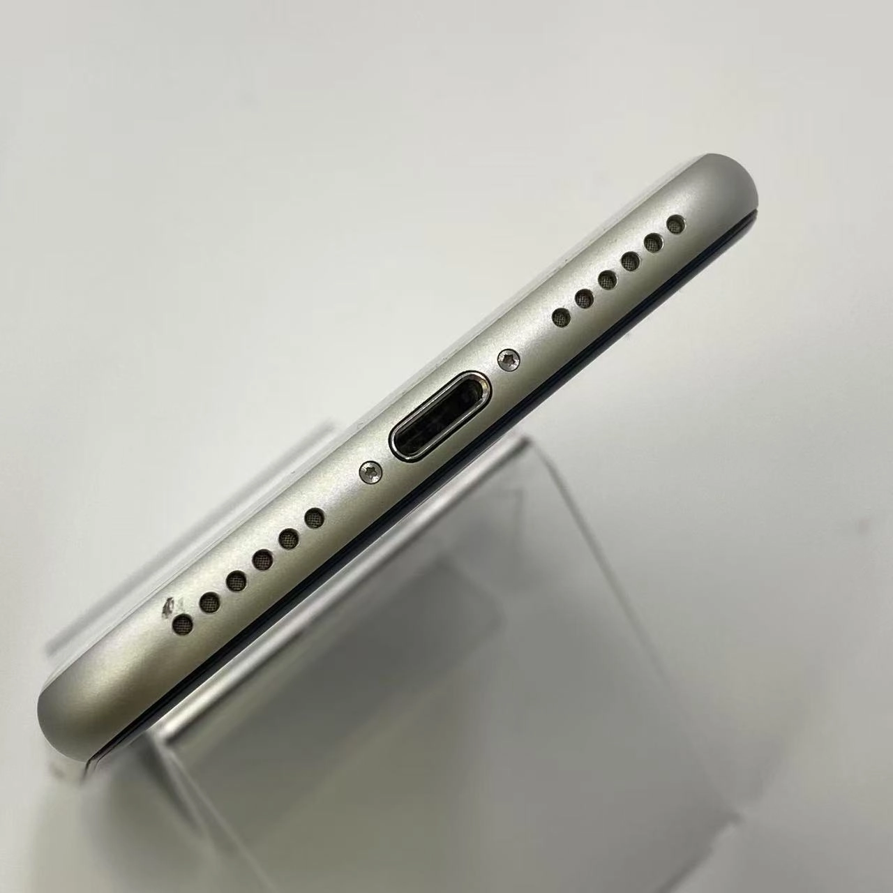 iPhoneSE 第2世代 256GB バッテリー100％ Apple版SIMフリー ホワイト