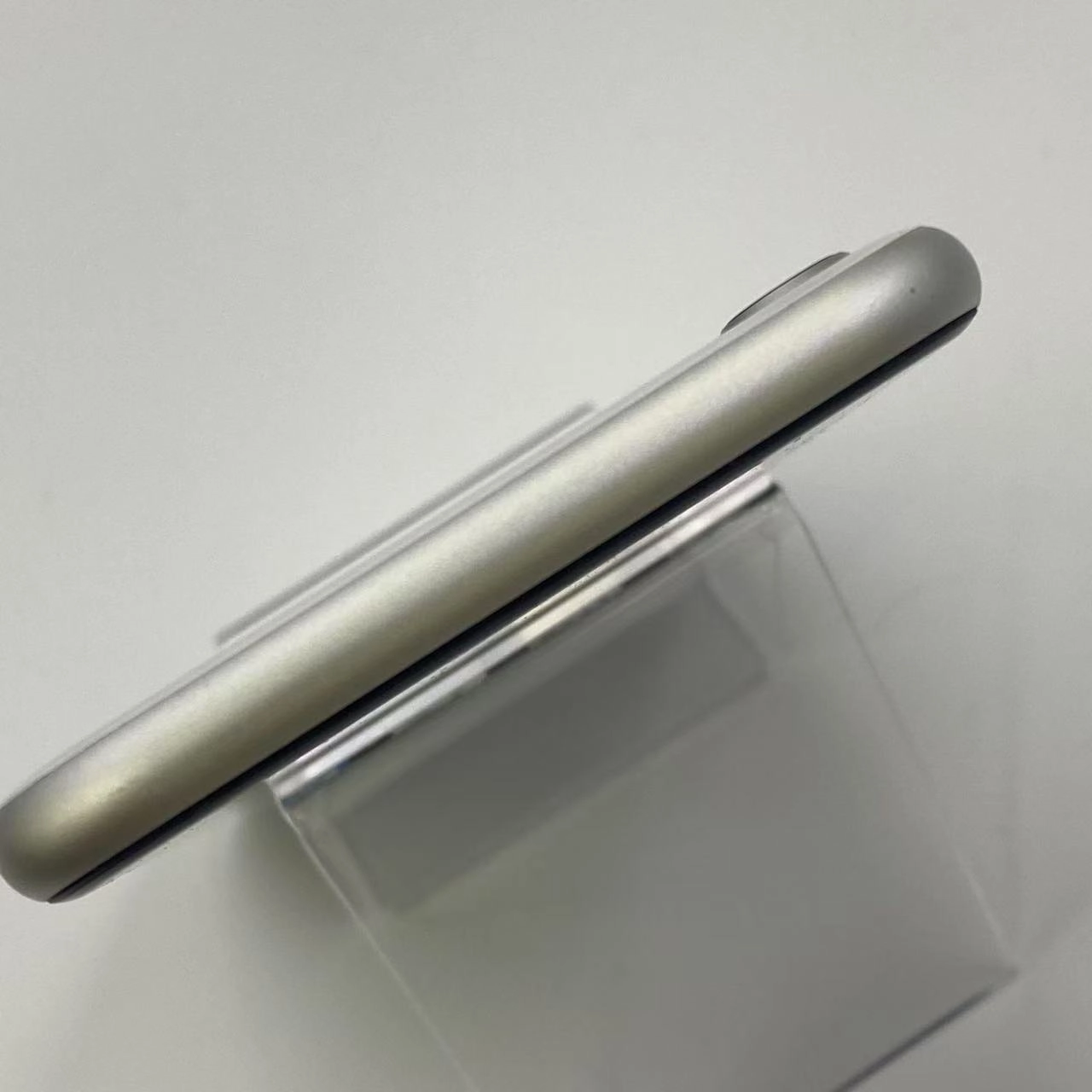 iPhoneSE 第2世代 256GB バッテリー100％ docomo版SIMフリー ホワイト