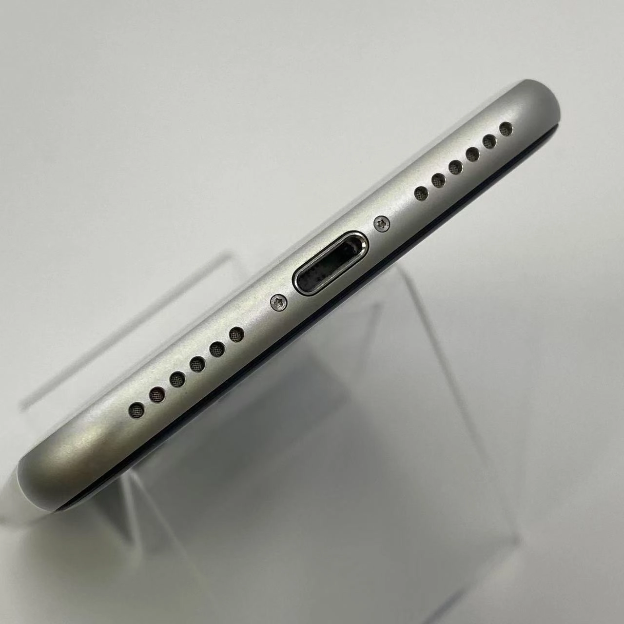 iPhoneSE 第2世代 256GB バッテリー100％ docomo版SIMフリー ホワイト